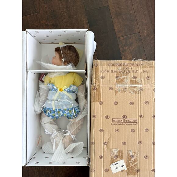 Ashton Drake 'Soo Big Butterfly' Original Issue Vinyl RealTouch Collectible Doll - Picture 8 of 9